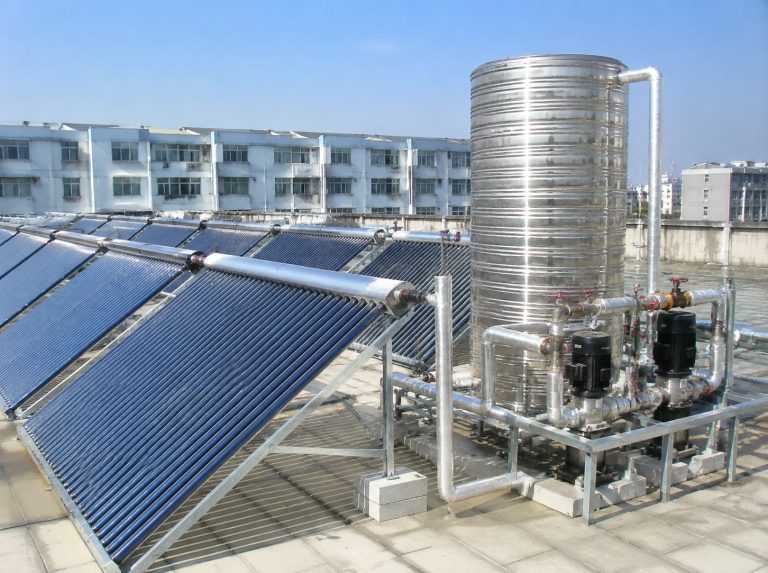 东平县商用大容量真空管太阳能热水系统